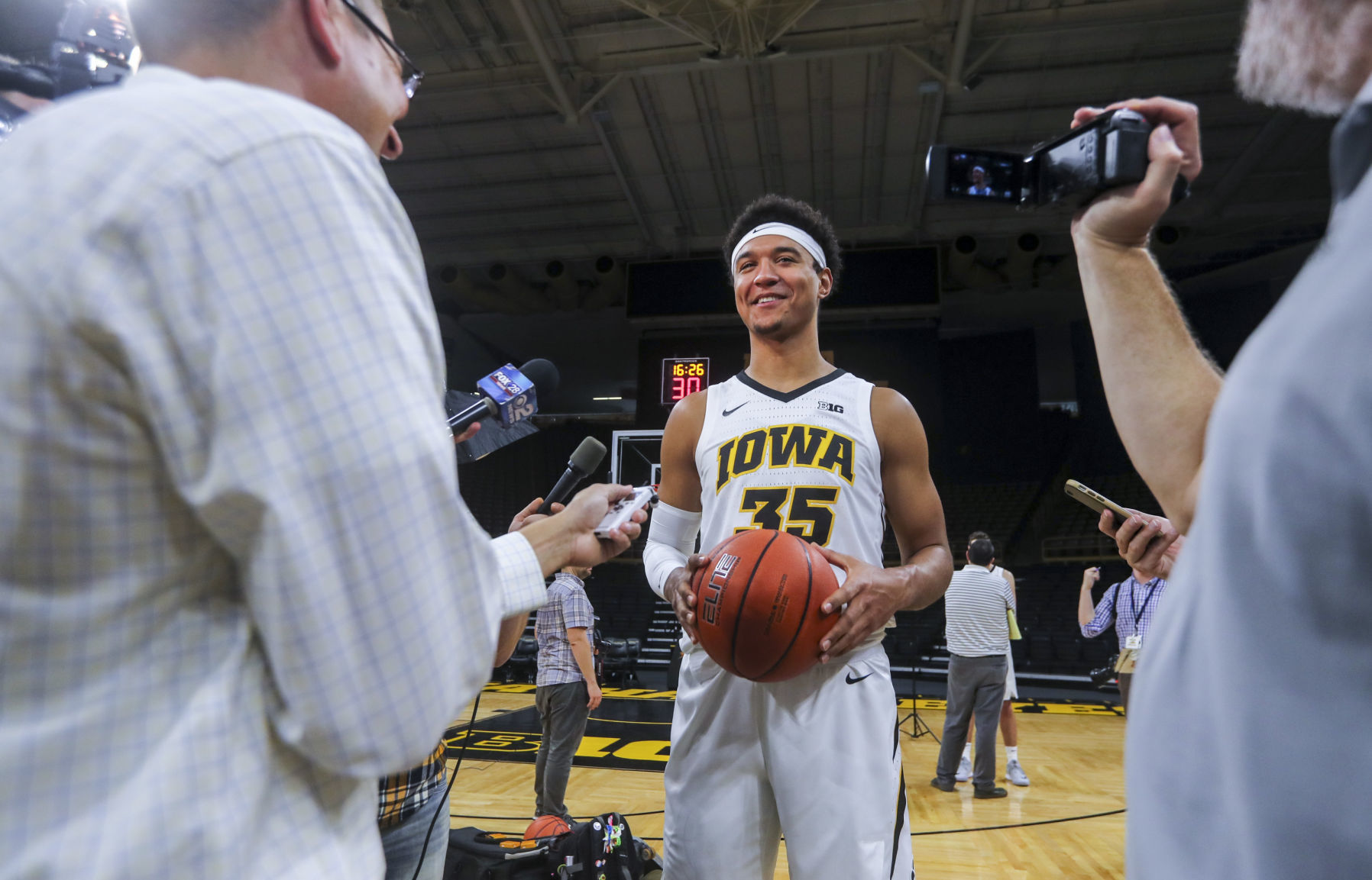 100818-Iowa-BB-Media-Day-015
